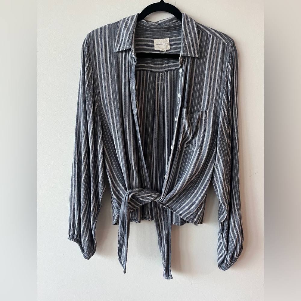 AMERICAN EAGLE - Button Up, Size Medium